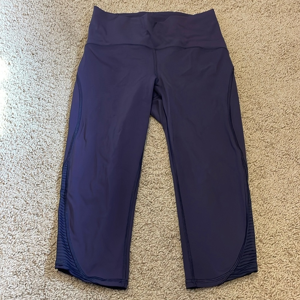 Lululemon purple crop 17” with side mesh